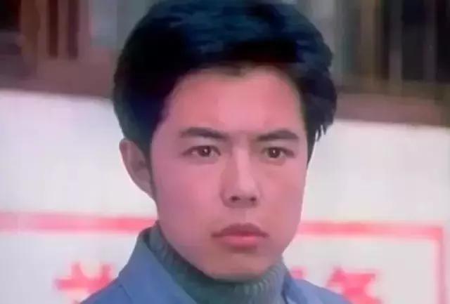 「皇阿瑪」張鐵林豪宅曝光！內有「寫大字專用地」美術一流　「裝潢堪稱皇宮」網友：不愧皇帝專業戶