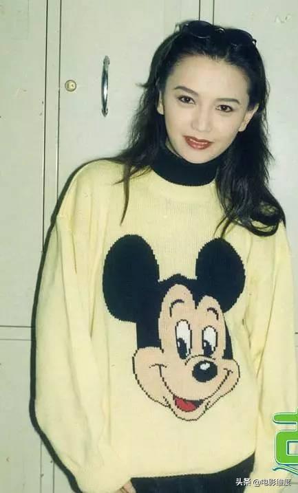 曾是梁朝偉舊愛！「夢中情人曾華倩」經歷3段感情5次分手  如今兒子帥氣54歲的她仍凍齡