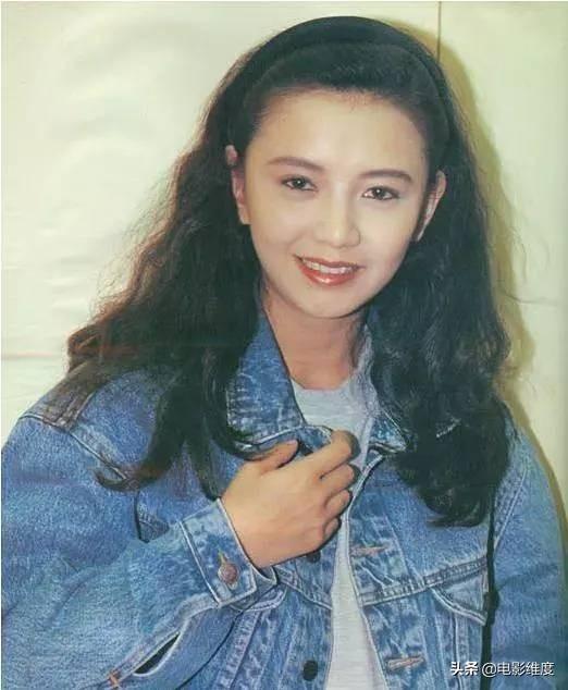 曾是梁朝偉舊愛！「夢中情人曾華倩」經歷3段感情5次分手  如今兒子帥氣54歲的她仍凍齡