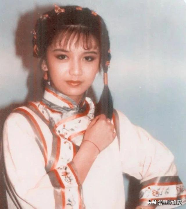 曾是梁朝偉舊愛！「夢中情人曾華倩」經歷3段感情5次分手  如今兒子帥氣54歲的她仍凍齡