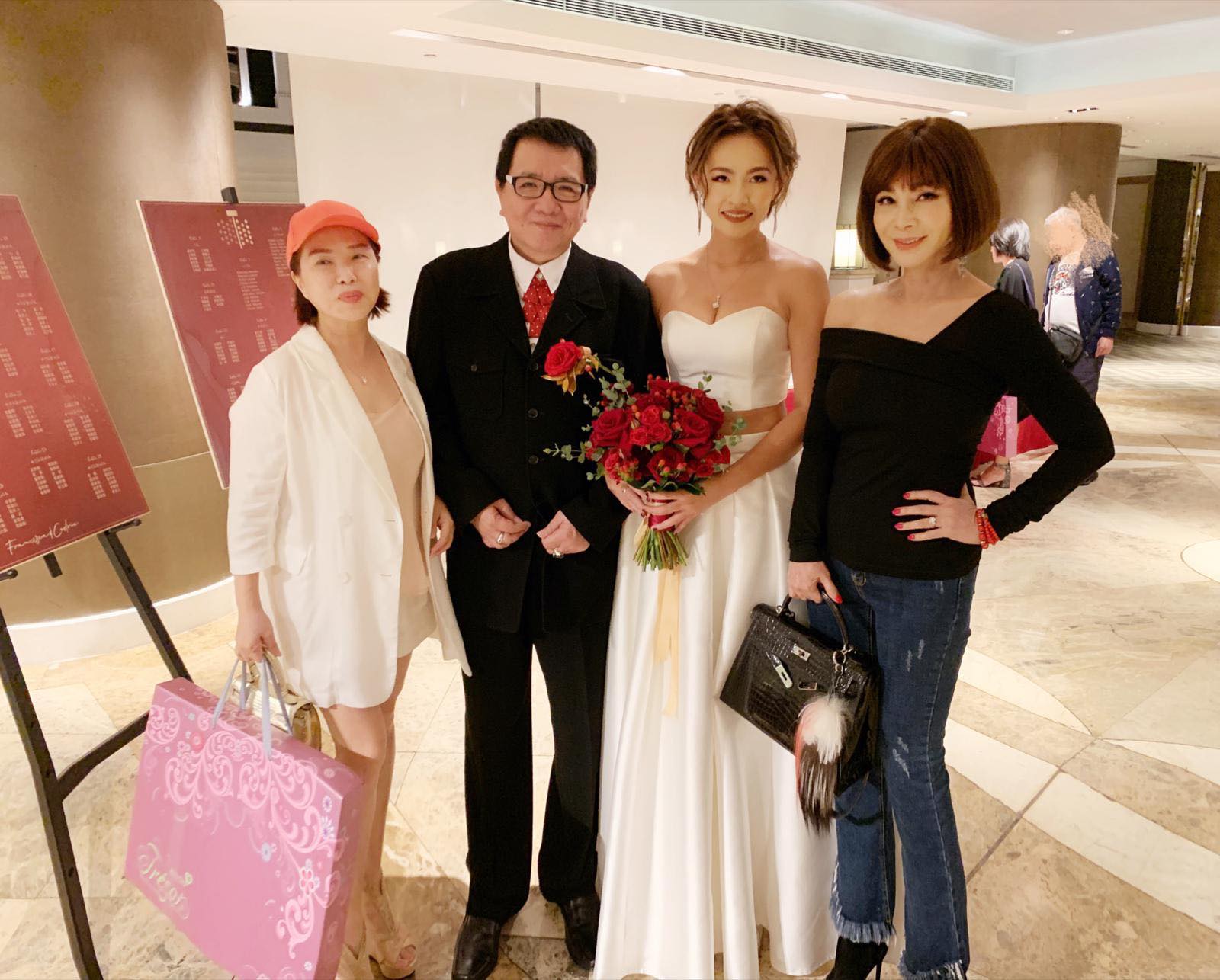 王夢麟「超正小女兒」出嫁！破冰離婚14年前妻「同框上台致詞」　不捨愛女「遠嫁國外」躲角落偷哭