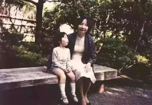 她教書70年捐出上億積蓄!曾痛失愛女遭丈夫動手「此生沒談過戀愛」 如今95歲仍奉獻教育