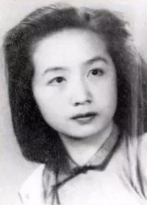 她教書70年捐出上億積蓄!曾痛失愛女遭丈夫動手「此生沒談過戀愛」 如今95歲仍奉獻教育