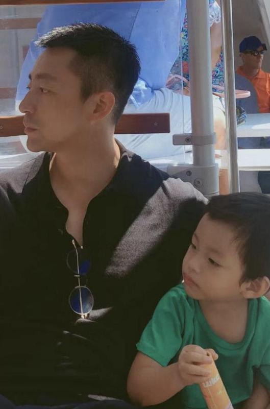 大S兒子長大了!汪小菲父子同框「汪希菻成小男子漢」五官複製爸爸 他有感:汪家有子初長成