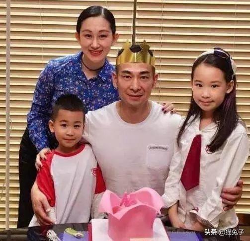 趙文卓豪宅曝光！「院子大到可種樹」人造景觀超氣派　結縭13年妻獻「超狂生日禮」出手闊綽
