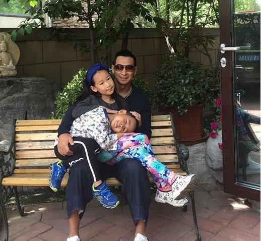 趙文卓豪宅曝光！「院子大到可種樹」人造景觀超氣派　結縭13年妻獻「超狂生日禮」出手闊綽