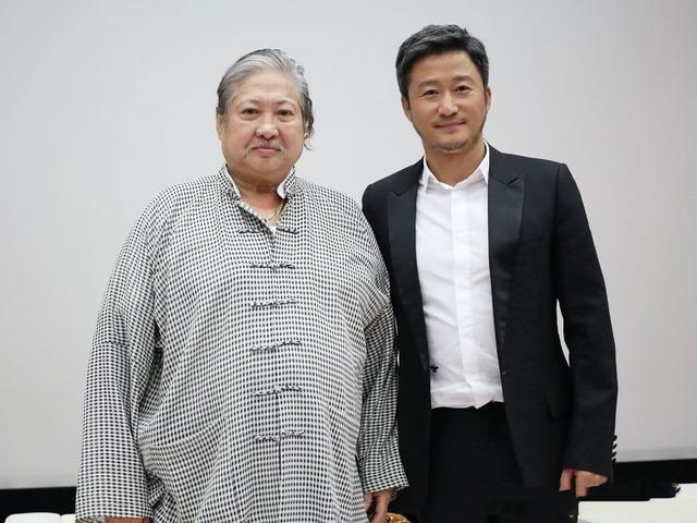 洪金寶獲終身成就獎！瘦身成功「整個人消一圈」自嘲老鮮肉　「妻子隨侍在側」與先前坐輪椅判若兩人