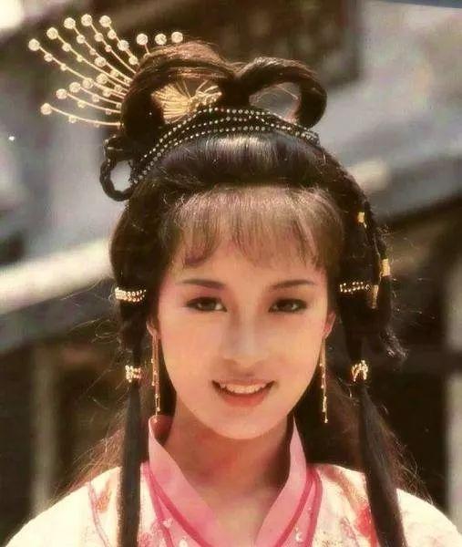 「最美華箏」當紅嫁作人婦消失26年　「丈夫身分曝光」56歲再露面氣質不變