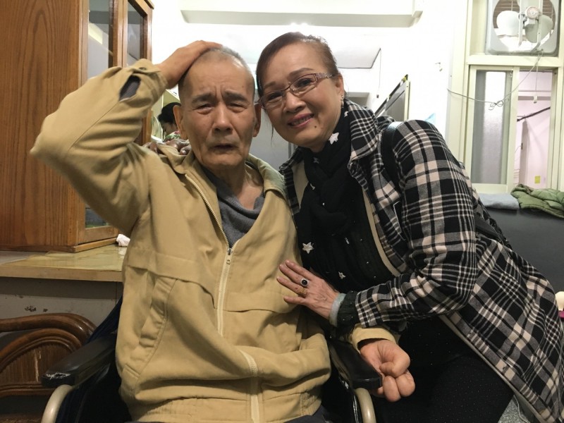73歲台語小生爆「失智失禁」流落街頭尋親　「與女兒不和10年」獨居安養院晚景淒涼