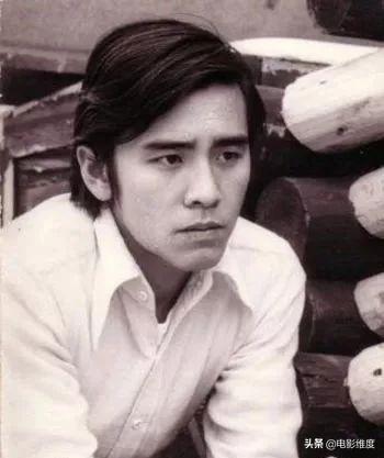 史上第一位影帝「與妻相守45年」未曾傳緋聞 放棄事業「陪老婆抗病2年」今72歲家庭美滿