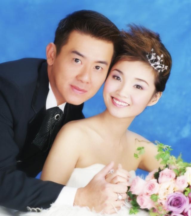 51歲女星天生童顏「與帥兒合照像姐弟」　昔「和張智霖為金童玉女」後閃嫁「結婚16年無登記」