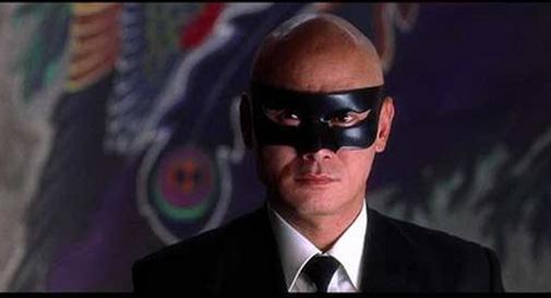 功夫影星跌倒右半身無法動「妻兒趁機霸佔800萬家產」 還聯合助理爭產「近況令人不捨」