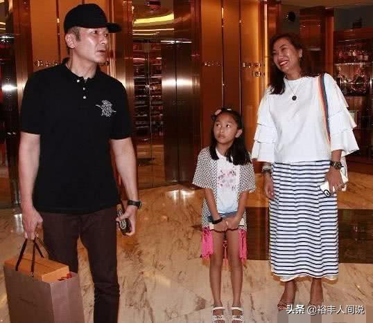 「出道33年無緋聞」昔娶妻子不被看好 結婚23年今「港姐冠軍老婆」容顏不再