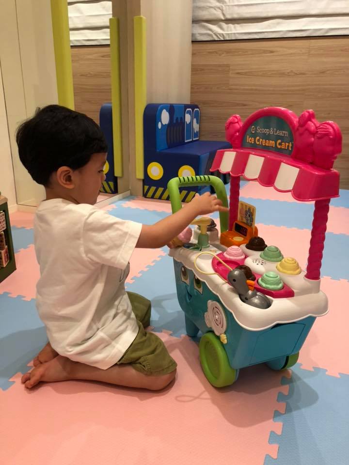 朱芯儀一家五口到齊！老公「包下整層月子中心」帶2兒陪住　寵妻暖舉曝光「無畏一打三」