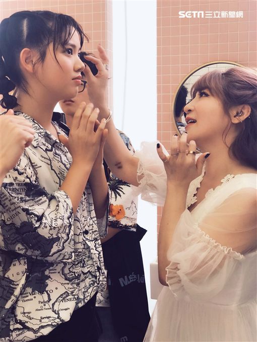 王彩樺16歲女兒曝光！超高顏值「首露臉MV」被喻最正星二代　深邃大眼盼當母接班人