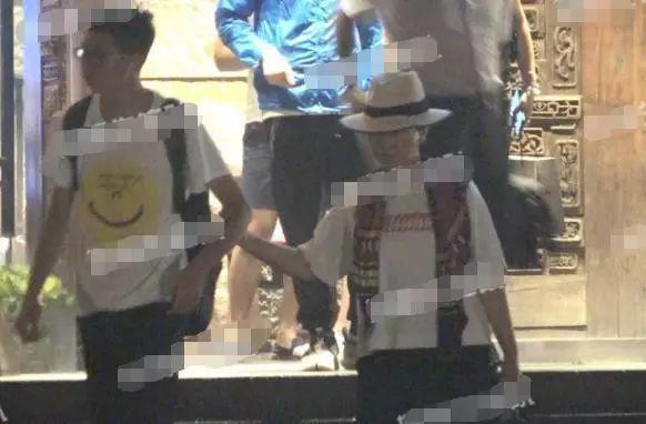 「前妻禁止她與丈夫生子」婚後選擇領養 今61歲「兒女雙全」重組家庭超幸福