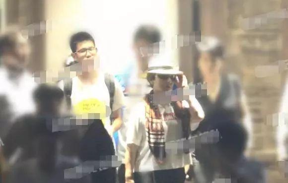 「前妻禁止她與丈夫生子」婚後選擇領養 今61歲「兒女雙全」重組家庭超幸福