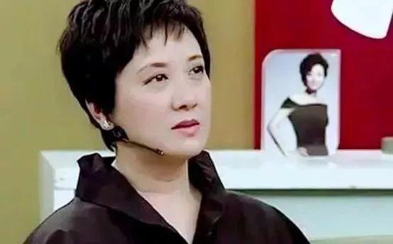 「前妻禁止她與丈夫生子」婚後選擇領養 今61歲「兒女雙全」重組家庭超幸福