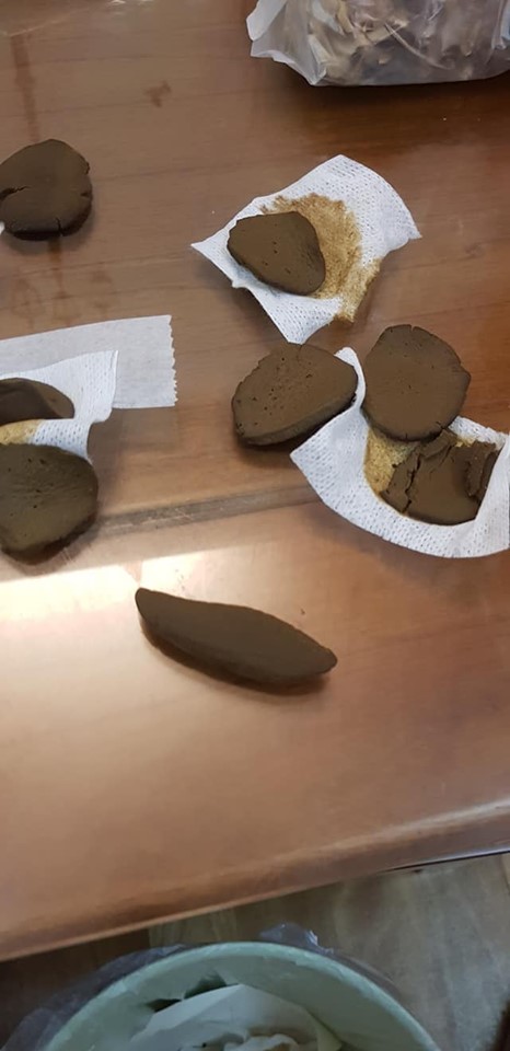 肚子不舒服？台南媽媽菜市場被拍肩「妳的大便掉了」　一看地上尷尬「怎麼會跑出來啦」