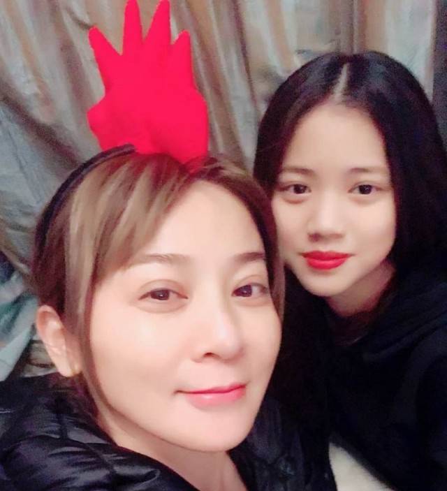 王彩樺16歲女兒曝光！超高顏值「首露臉MV」被喻最正星二代　深邃大眼盼當母接班人