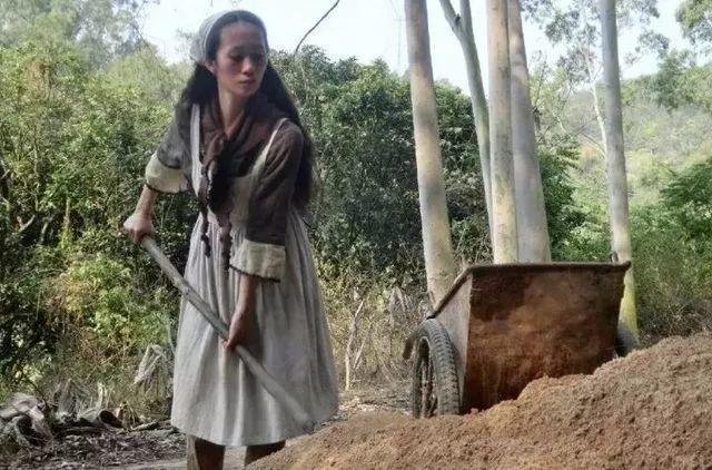 40歲姑娘「失戀後隱居深山」打造個人農莊　「種菜種花自給自足」：一個人活得更精彩