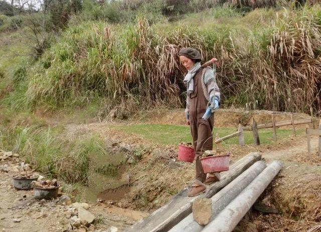 40歲姑娘「失戀後隱居深山」打造個人農莊　「種菜種花自給自足」：一個人活得更精彩