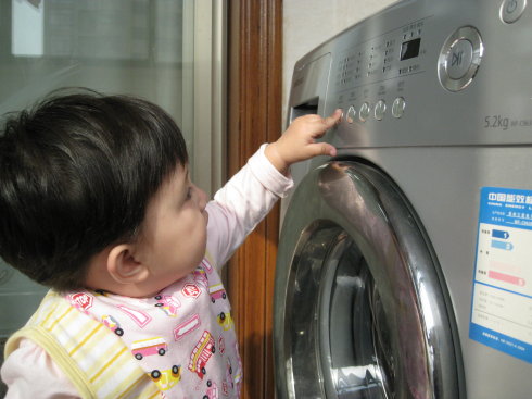 父母別太寵！小孩8歲「就要學用洗衣機」多做家事　醫生：長大才不會變草莓族！