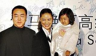 被封第一美女！50歲女星「遭丈夫外遇背叛」黯然離婚　毅然帶女兒「隱居山林種地」近況曝光