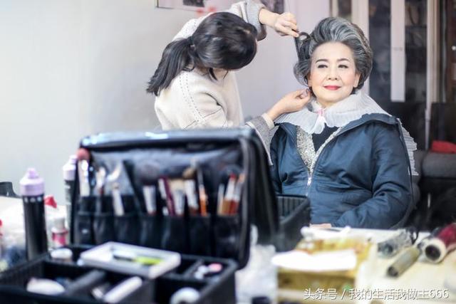 3秒切換6姿勢！72歲模特阿嬤「連拍12小時」超專業　 大病一場及時享樂「店家非她不可」：年輕人都望塵莫及