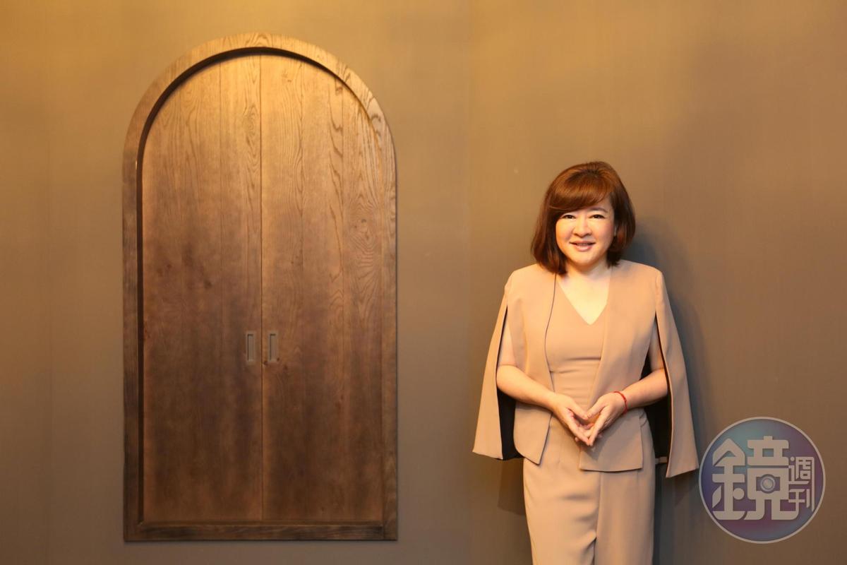 趙婷忍痛「為臥病父拔管」相伴家中自然離開　談情報員老爸淚崩「至今活在心裡」坦言很不孝