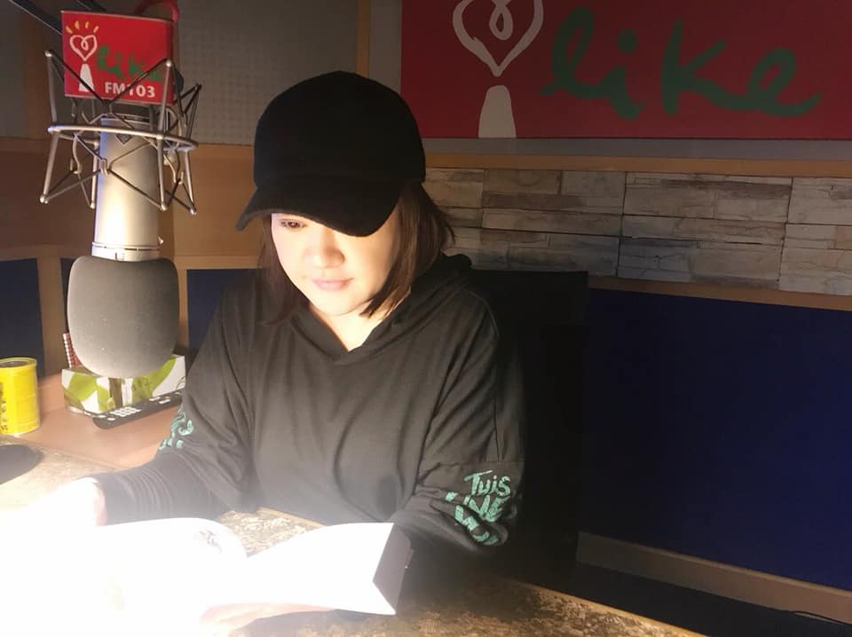 趙婷忍痛「為臥病父拔管」相伴家中自然離開　談情報員老爸淚崩「至今活在心裡」坦言很不孝