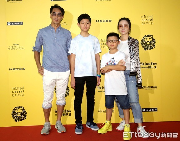陶晶瑩李李仁一家四口首次合體！13歲帥女兒亮相「比媽媽還高」　兒子複製「陶子五官」小眼斯文