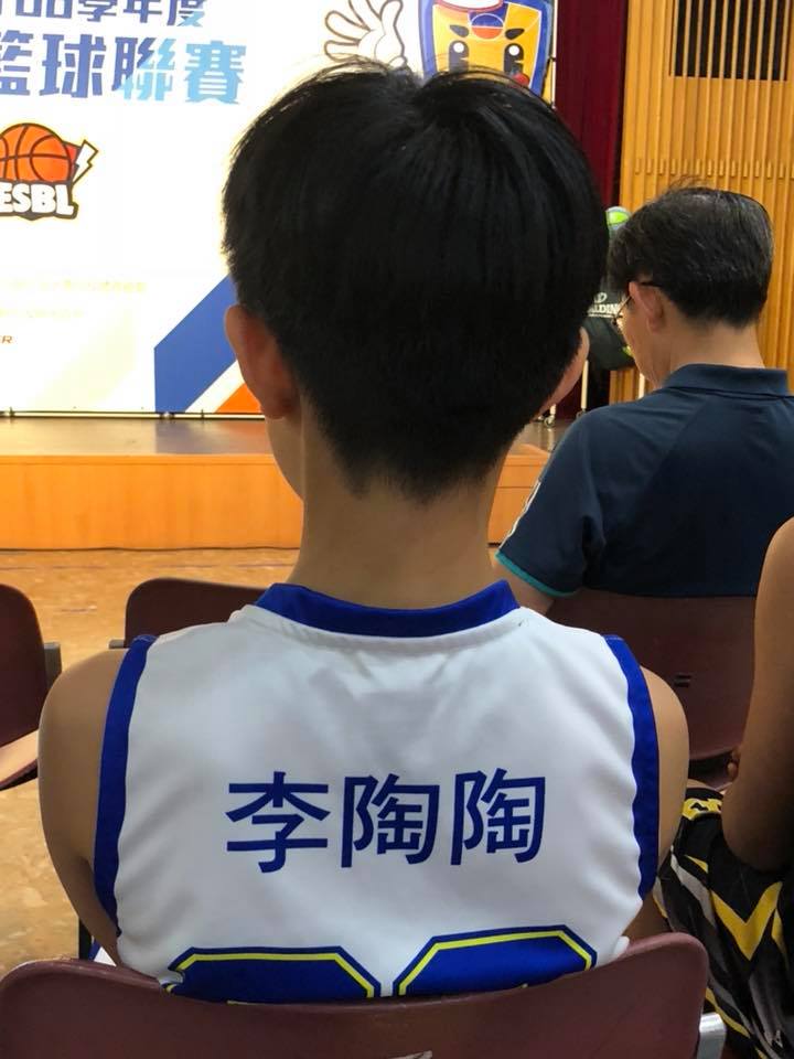陶晶瑩李李仁一家四口首次合體！13歲帥女兒亮相「比媽媽還高」　兒子複製「陶子五官」小眼斯文