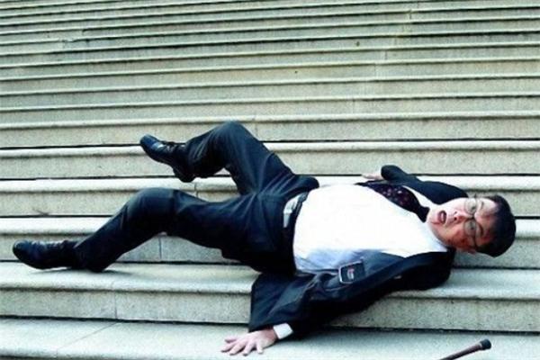 不老男神43歲「娶小20歲嬌妻」一生無子 「38年侍母至孝」憶亡母後悔:50歲第一次抱媽媽