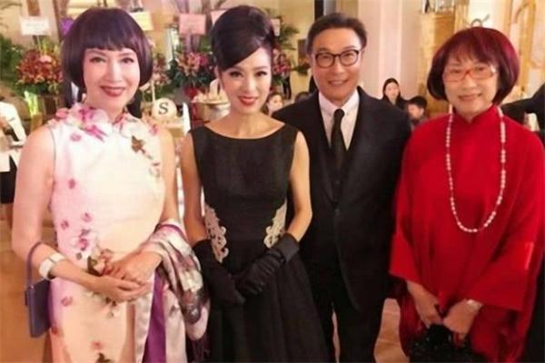 不老男神43歲「娶小20歲嬌妻」一生無子 「38年侍母至孝」憶亡母後悔:50歲第一次抱媽媽