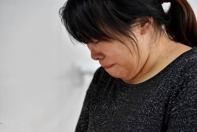 離婚請母親幫帶兒子，端午節她要2萬辛苦費，回家打開包我淚流滿面···