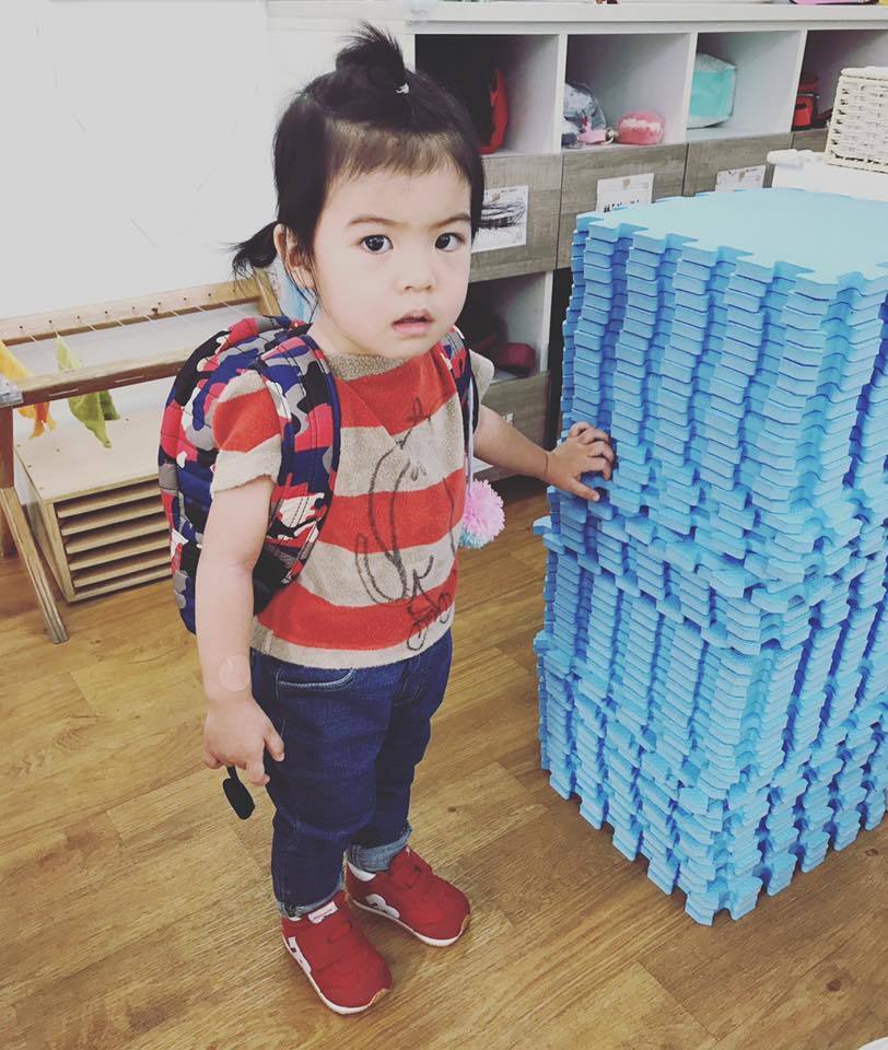 只是買個東西！修杰楷笑曝女兒「超浮誇打扮」　咘咘和BO妞「大熱天也要穿醬」網友笑：被萌到啦❤