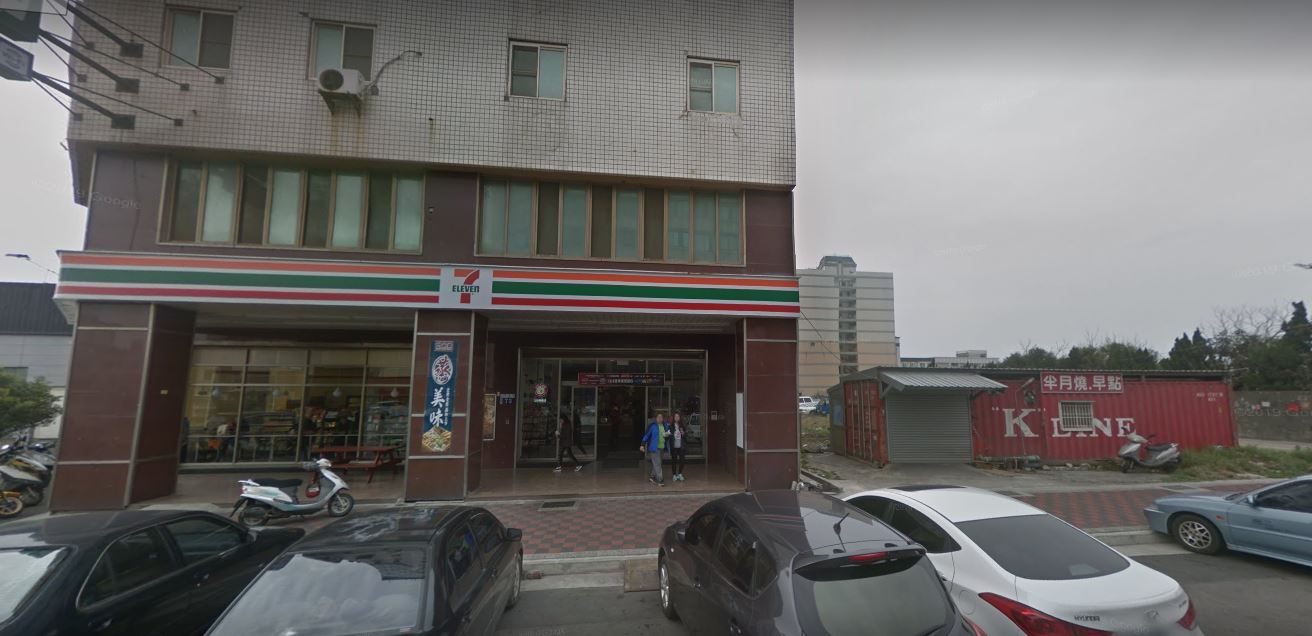 邊點餐邊發抖！早餐店為遮陽「掛鵝黃色門簾」　一看到「似曾相似景象」網嚇傻：要跪著進去嗎
