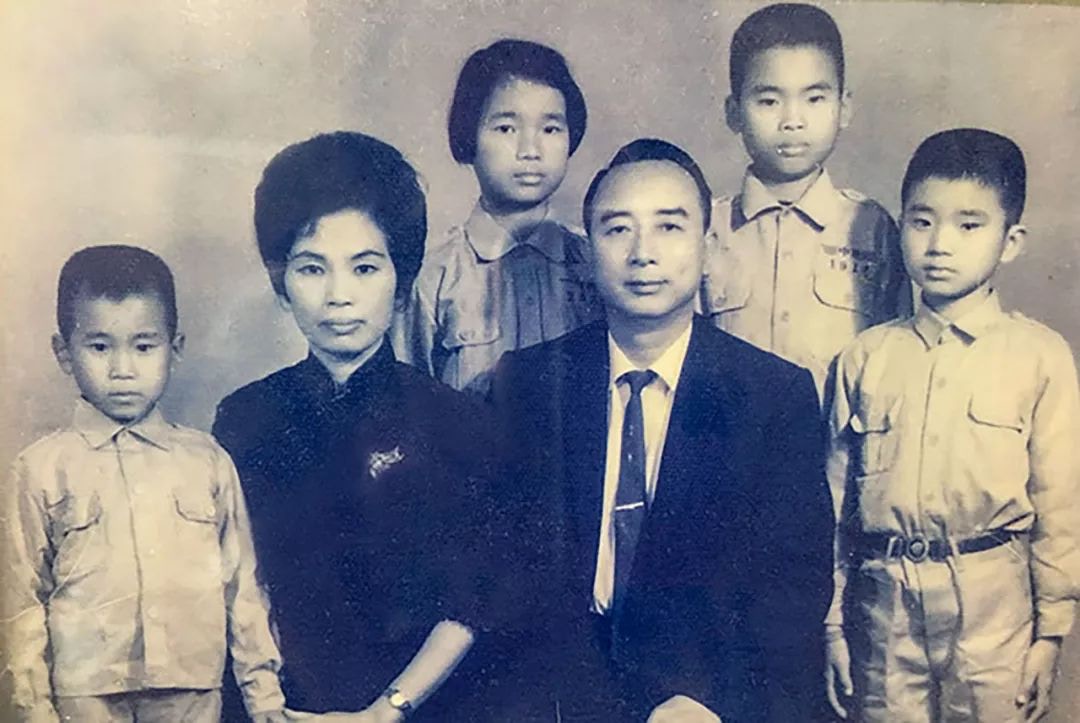 母親失智20年！龍應台揪心「媽媽再也認不出她」滿臉疑惑：妳是誰？　搬回屏東老家「陪母走最後一段」