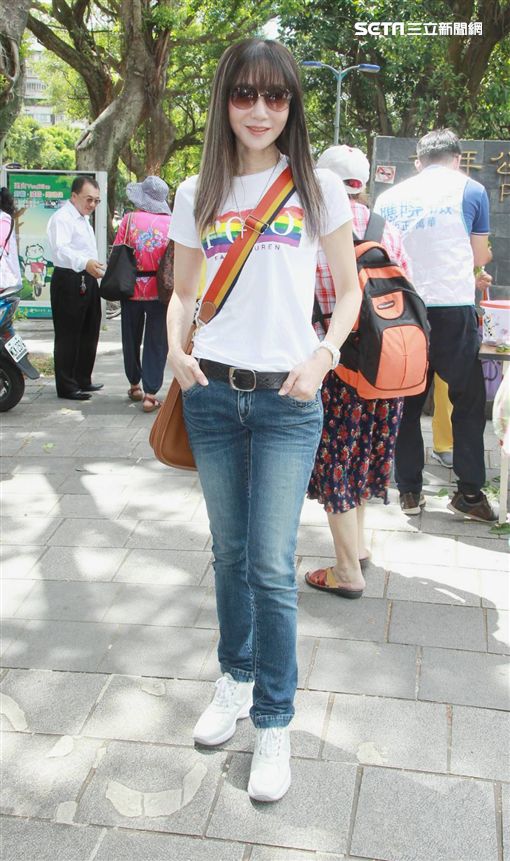 金瑞瑤57歲近況曝光！維持47公斤臉蛋凍齡「體態好輕盈」　一家三口同框做公益「曬兒子超狂興趣」