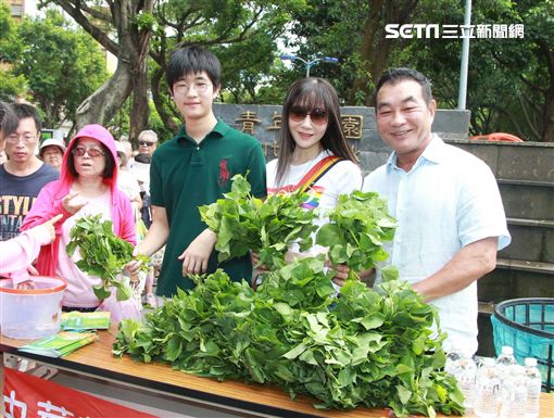 金瑞瑤57歲近況曝光！維持47公斤臉蛋凍齡「體態好輕盈」　一家三口同框做公益「曬兒子超狂興趣」