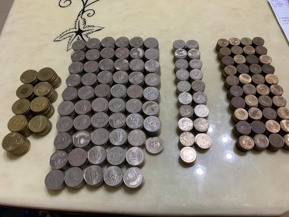 辛苦存半年！節儉男曬出「50元金磚陣」開心：變土豪啦　網友看完提醒「別開心得太早」