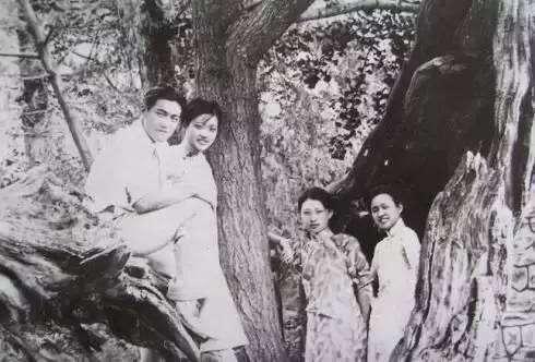 因家族反對淚拒與初戀私奔！苦等多年待嫁「愛人卻攜眷歸來」　抱憾成家享年83歲「走時兒孫包圍」