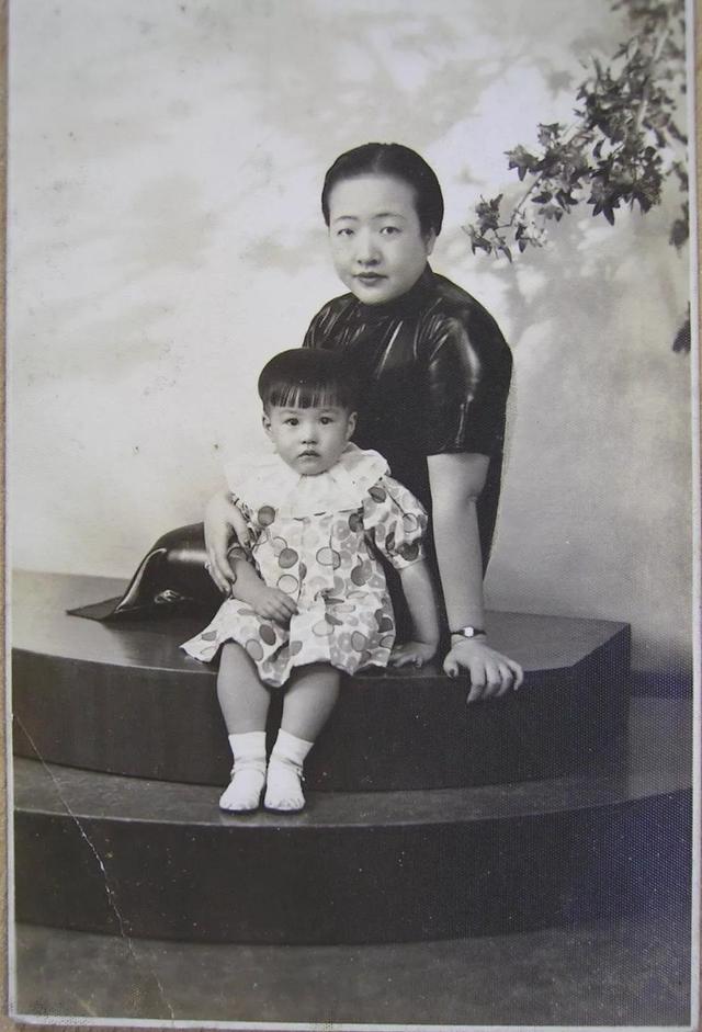 因家族反對淚拒與初戀私奔！苦等多年待嫁「愛人卻攜眷歸來」　抱憾成家享年83歲「走時兒孫包圍」