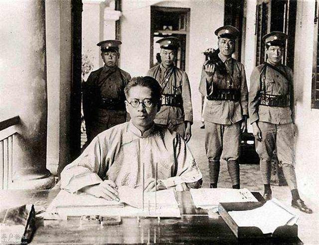 因家族反對淚拒與初戀私奔！苦等多年待嫁「愛人卻攜眷歸來」　抱憾成家享年83歲「走時兒孫包圍」