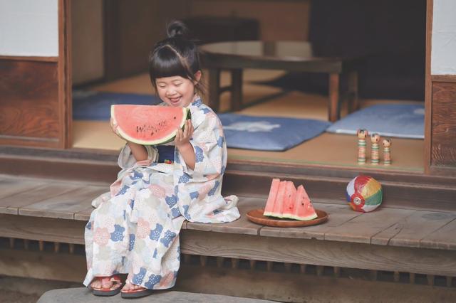 紀錄美好瞬間！攝影師爸「最愛偷拍妻女」爆紅　母女幸福日常「如同唯美電影海報」畫面充滿愛