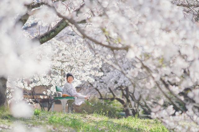 紀錄美好瞬間！攝影師爸「最愛偷拍妻女」爆紅　母女幸福日常「如同唯美電影海報」畫面充滿愛