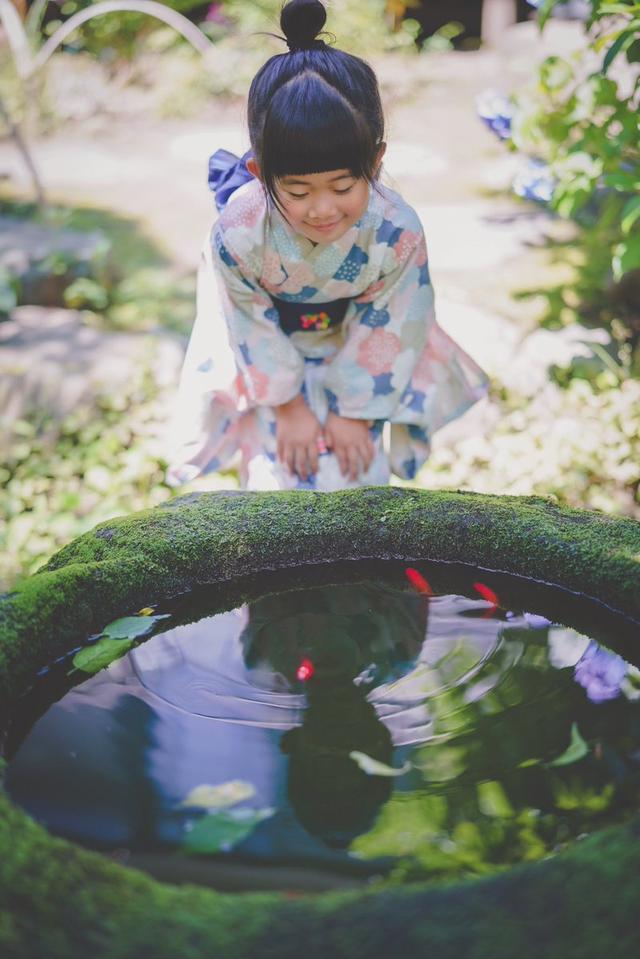 紀錄美好瞬間！攝影師爸「最愛偷拍妻女」爆紅　母女幸福日常「如同唯美電影海報」畫面充滿愛