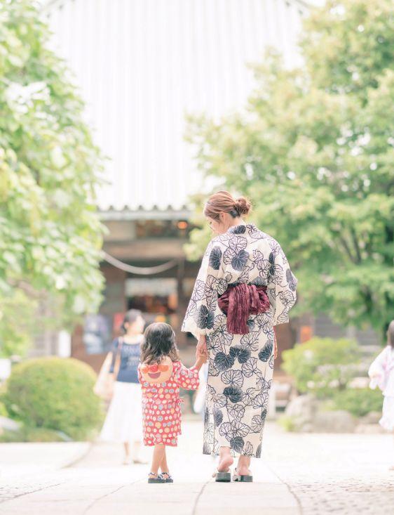 紀錄美好瞬間！攝影師爸「最愛偷拍妻女」爆紅　母女幸福日常「如同唯美電影海報」畫面充滿愛