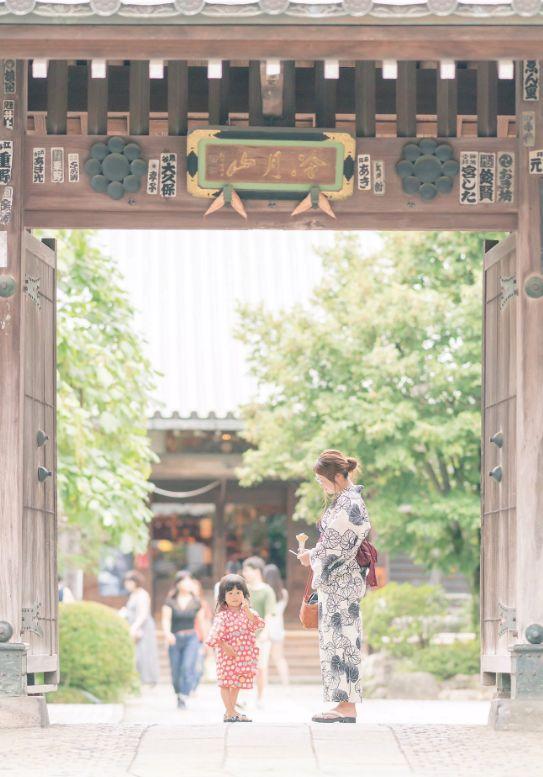 紀錄美好瞬間！攝影師爸「最愛偷拍妻女」爆紅　母女幸福日常「如同唯美電影海報」畫面充滿愛